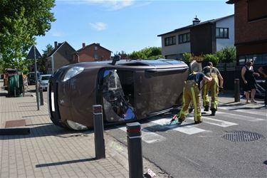 Auto gekanteld: één gewonde - Beringen