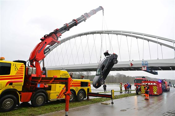 Auto in kanaal in Tervant - Beringen