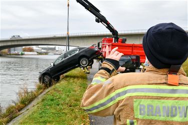 Auto met vijf minderjarigen in kanaal - Beringen & Leopoldsburg