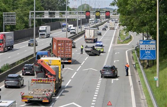 Auto over de kop op E313 - Beringen