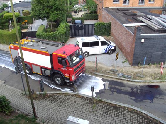 Auto tegen bussluis - Beringen