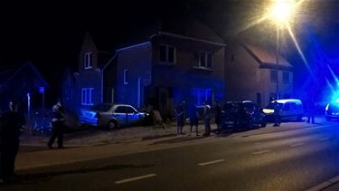 Auto tegen gevel - Beringen