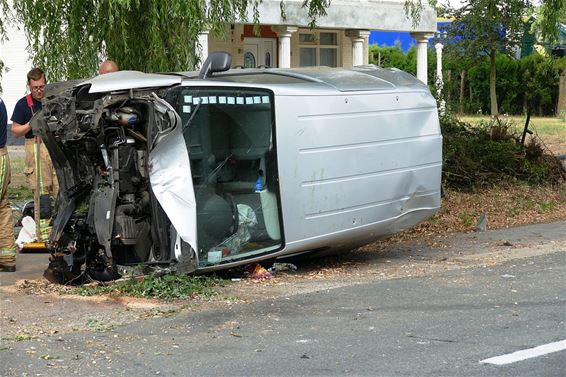 Auto vernielt veldkapel - Bocholt & Pelt