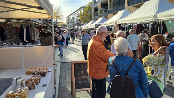 Avondmarkt lokt veel volk naar Neerpelt-Centrum - Pelt
