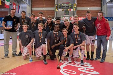Basket: HLU17 wint kersttornooi - Lommel & Pelt