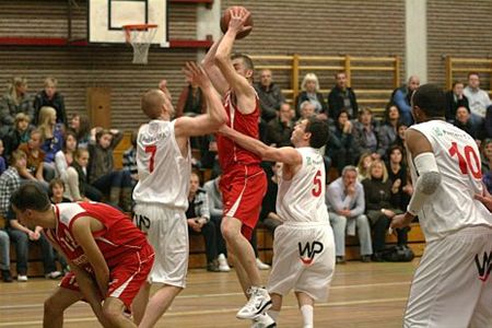 Basket: K-Kontrol thuis geklopt - Lommel