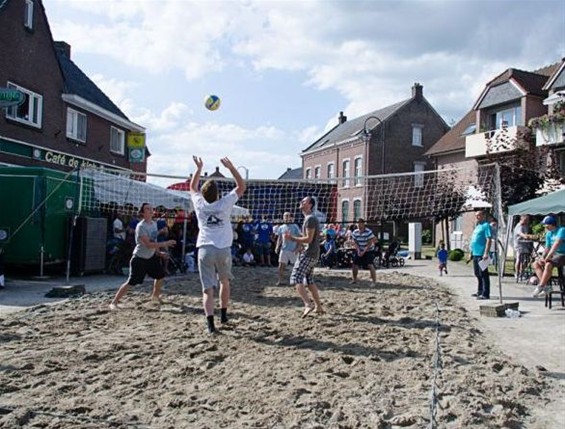 Beachvolley in de Dorpsstraat - Neerpelt