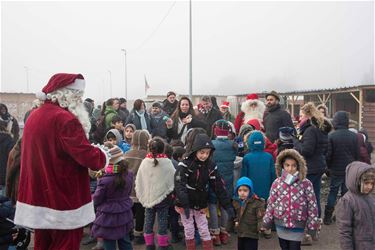 Beringenaren brengen kerst in vluchtelingenkamp - Beringen