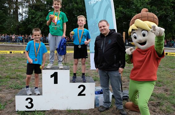 Beringse scholenveldloop met 2000 sportievelingen - Beringen