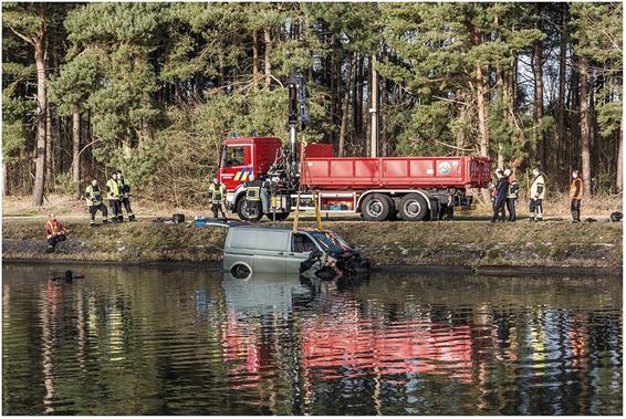 Bestelwagen in kanaal - Lommel