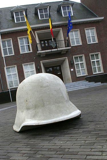 Betonnen 'Stahlhelm' wordt bewerkt - Overpelt