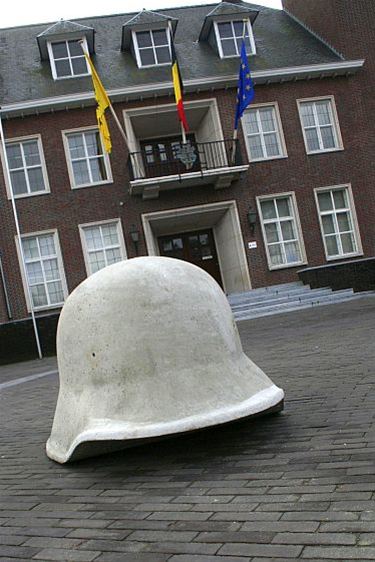 Betonnen 'Stahlhelm' wordt bewerkt - Overpelt