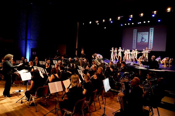 Betoverende muziek en dans - Beringen