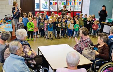 Bewoners Corsala terug naar school - Beringen