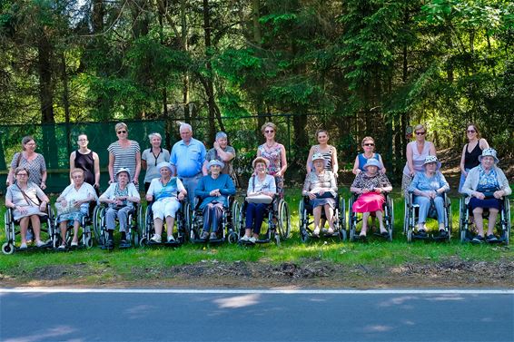 Bewoners Ocura bezoeken Koersels Kapelleke - Beringen