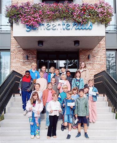 Bezoek aan het gemeentehuis voor De Geluksvlinder - Bocholt