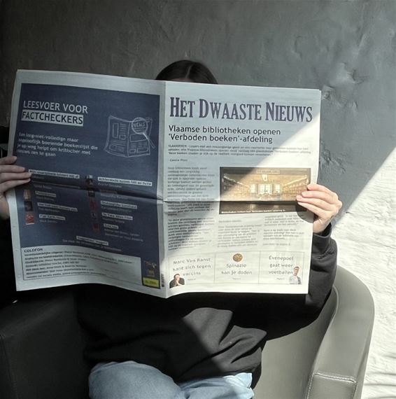 Bib Hamont-Achel legt krant met fake news op tafel - Hamont-Achel