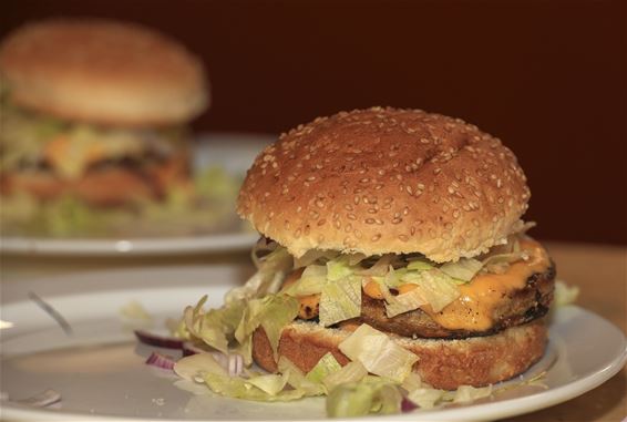Bier & Burgers bij Chiro Kattenbos - Lommel