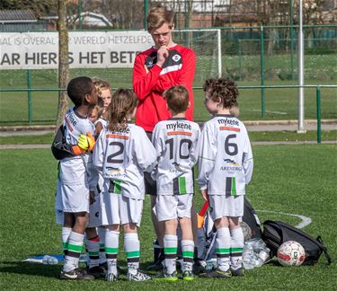 Bijna 77.000 trainers in sportclubs