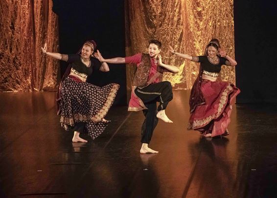 Bijzonder knappe Bollylicious in De Adelberg - Lommel