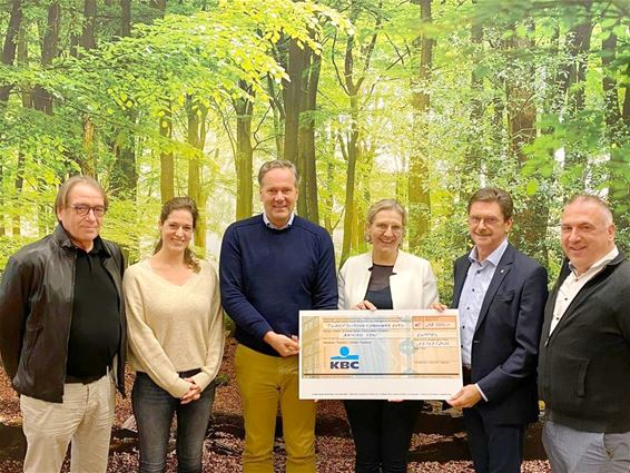 Mooie cheque voor Akindo vzw - Lommel & Pelt