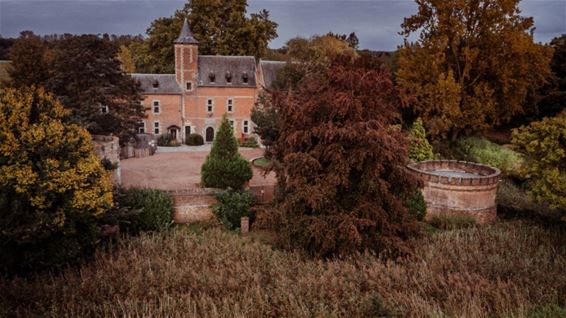 Binnenkoer decor voor communie- en lentefoto's - Oudsbergen