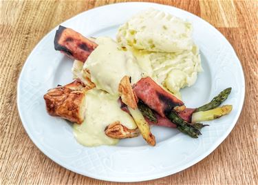 Bladerdeeg met asperges en Hollandaisesaus - Beringen & Leopoldsburg