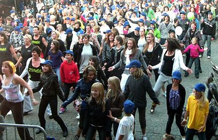 Blauwe petjes tijdens de Hamontisser - Hamont-Achel