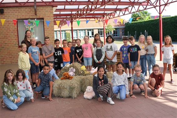 Blij weerzien met de vrienden in De Hoeksteen - Beringen