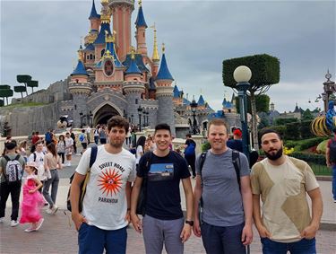 Blije gezichten in Disneyland Parijs - Beringen