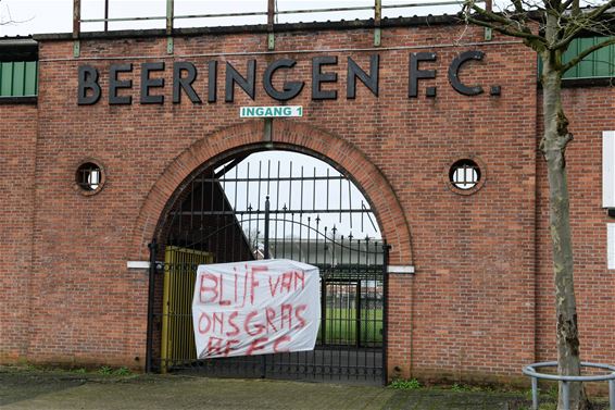 'Blijf van ons gras af' - Beringen