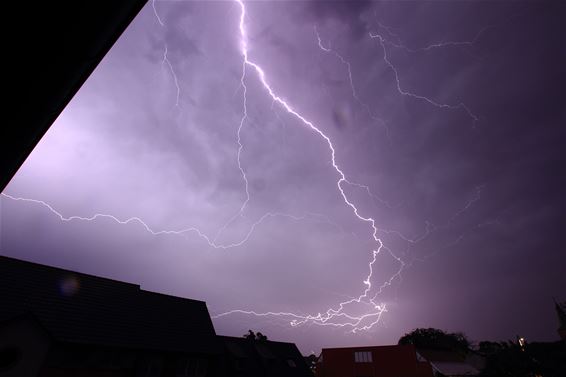 Bliksemlicht show boven Grote-Brogel - Peer