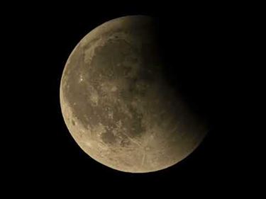 Pelt - Bloedmaan blijft (lang) achter de wolken (3)