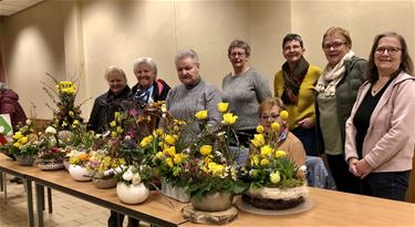 Bloemen schikken voor Pasen - Hamont-Achel