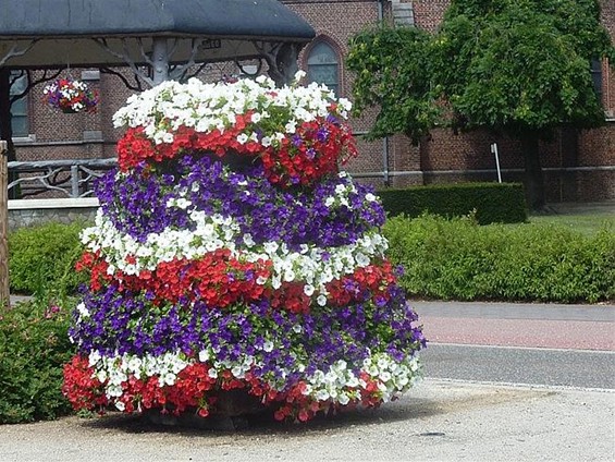 Bloementorens in het straatbeeld - Hamont-Achel