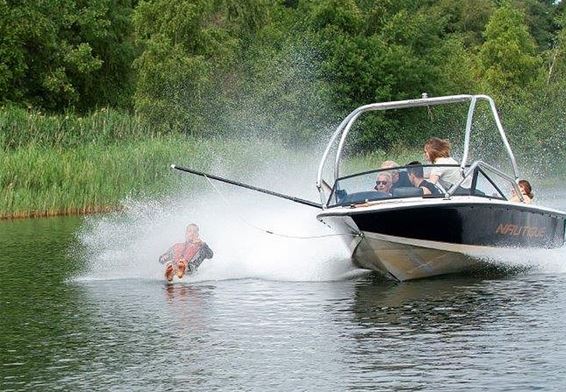 Blootvoets waterskiën: voor de waaghalzen - Lommel