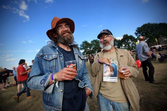 Blues Peer en stad houden het netjes - Peer