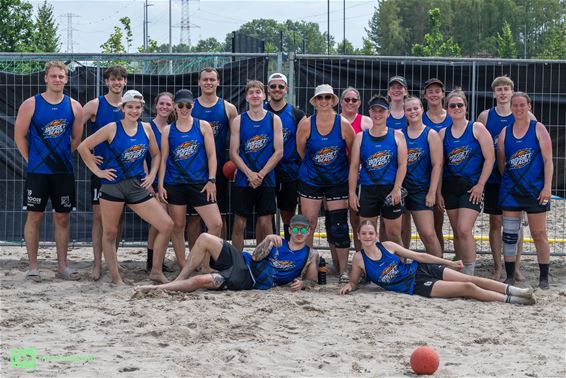 Bocholtenaren trotseren hitte op BK beachhandbal - Bocholt