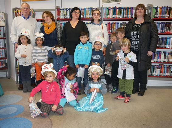 'Boek op Bezoek' vrijwilligers in de Bib - Lommel