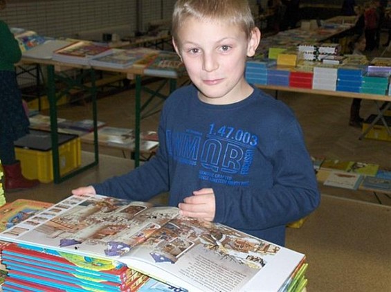 Boekenbeurs in gemeentelijke basisschool - Hechtel-Eksel