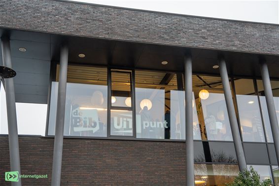 Boekenverkoop in bib tijdens Dorpsfeest Achel - Hamont-Achel