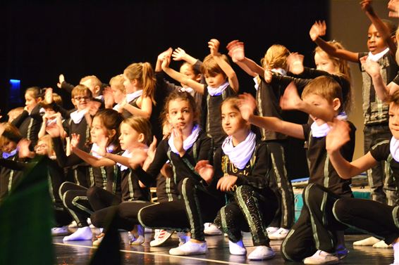 Bomvolle zaal voor papa-feest Eigenwijs - Lommel