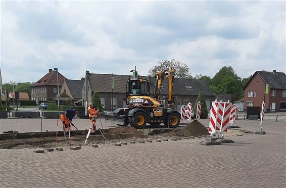 Boombak op kerkplein Lozen - Bocholt