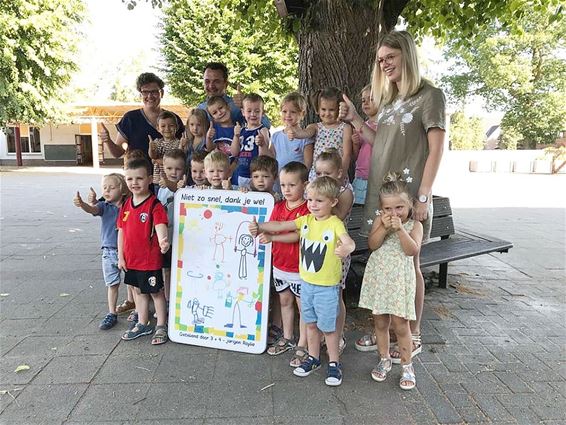 Bord 'Spelende kinderen' in 73 straten - Meeuwen-Gruitrode