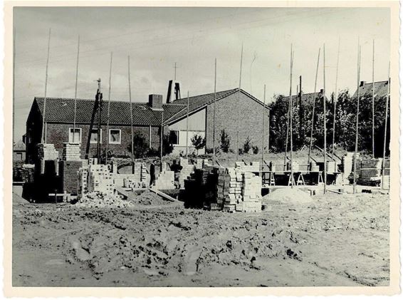Bouwkamp Schönberg 1961, nu in een parochieblad - Hamont-Achel