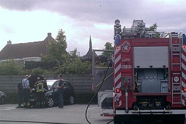 Brand in motorcompartiment van auto - Neerpelt