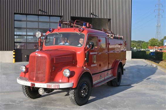 Brandweerwagen uit 1957 terug thuis - Beringen