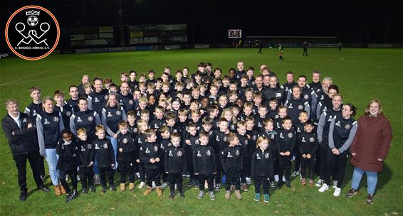 Breugel-Herkol verzamelt jeugd voor groepsfoto - Peer & Pelt