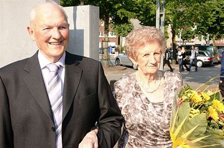 Briljanten bruiloft in de Burg. Missottenstraat - Overpelt