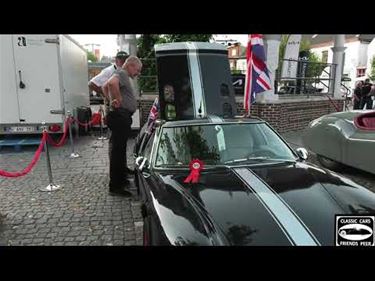 Britse oldtimers in Peer-centrum - Peer